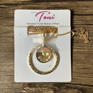 NWOT TONI Mother of Pearl Gold Tone Pendant Necklace Long Chain